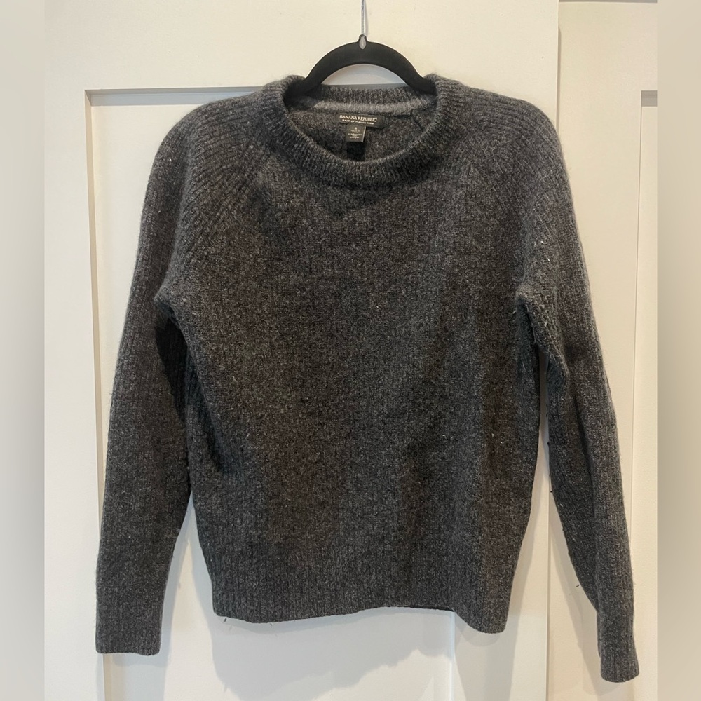 Banana Republic men’s wool sweater, size S